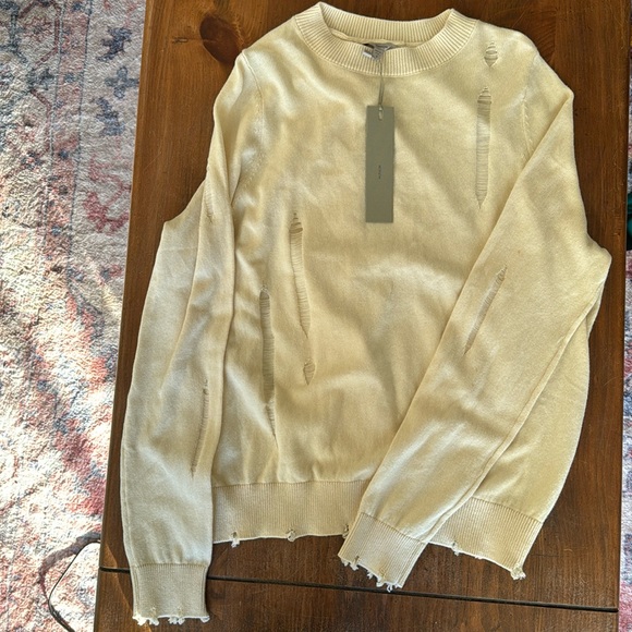 Distressed sweater - Picture 1 of 3